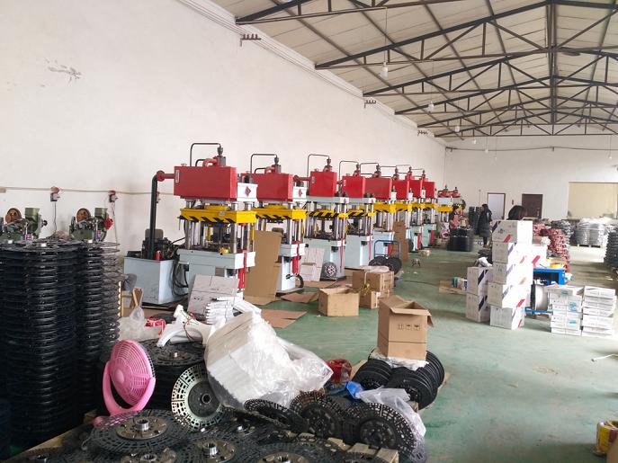 四柱油壓機(jī)